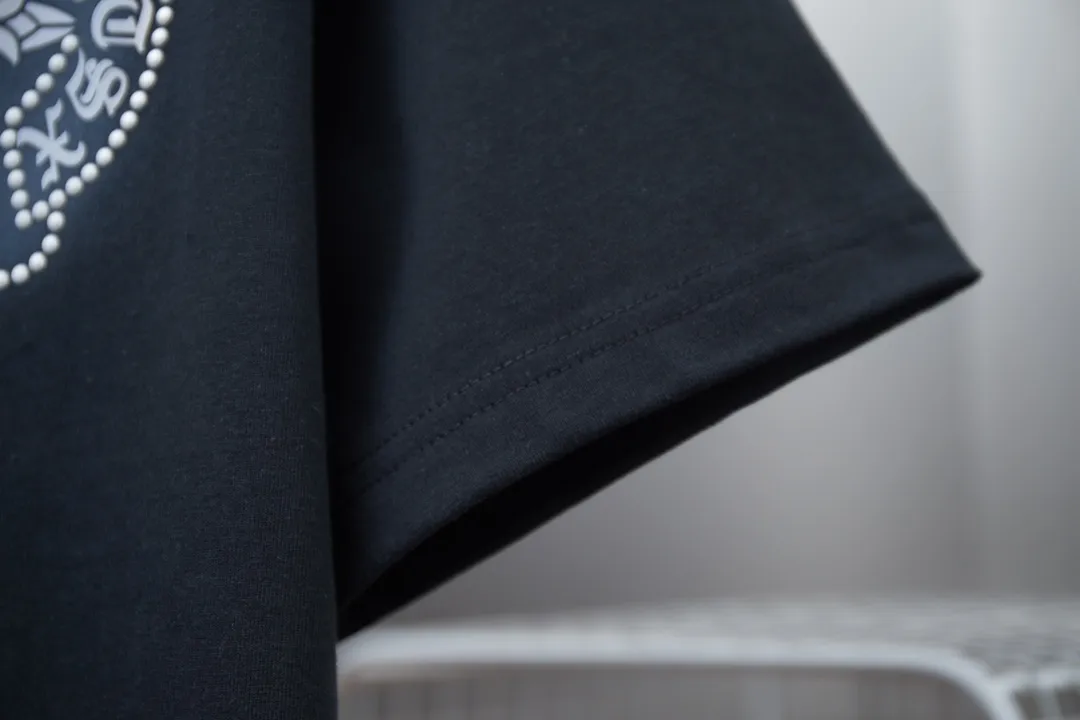 🅿️230 Ch*ome Hearte 25SS new style for early spring, Crow heart hot diamond short sleeves, light luxury, essential item for daily commuting for men and women, correct version, welcome to compare, detailed features · 320g 100% pure cotton double yarn jersey fabric · Custom dyed in the same vat, special thickened 32 pieces double-stranded 1X1 thread · Imported Australian matte pearlescent diamonds ➕artificial spray color ➕thick letter logo · Double-needle sewing and cross-seam technology · Original main mark, washed tag, brand moisture-proof paper packaging Color: black/white Size: S/M/L/XL